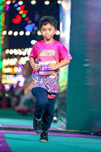 BIB: 163
                            <button type="button" onclick="openModal(24687618)" class="btn btn-primary btn-sm float-right btn-popup" data-toggle="modal" data-target=".modal-high-quality">
                        <i class="fas fa-shopping-cart"></i> Add to Cart
                    </button>
                                            <button type="button" onclick="isThisMe(24687618, true)" class="btn btn-success btn-sm float-right btn-popup btn-isme hidden" data-toggle="tooltip" data-placement="bottom" title="นี่คือรูปของคุณใช่ไหม คลิกที่นี่เพื่อเอาเข้าอัลบั้ม">
                        <i class="fas fa-plus"></i> Add to album
                    </button>
                    <button type="button" onclick="isThisMe(24687618, false)" class="btn btn-warning btn-sm float-right btn-popup btn-isnotme hidden">
                        <i class="fas fa-ban"></i> Remove from album
                    </button>